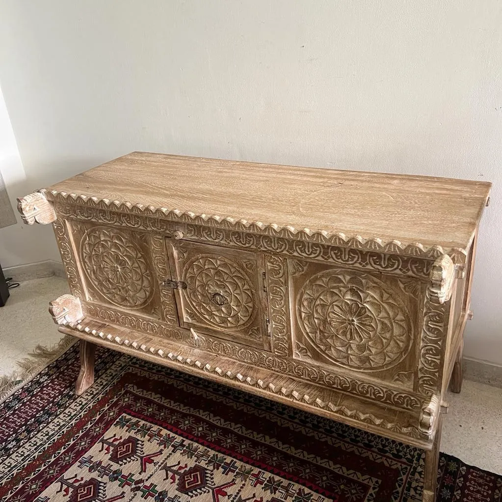 Fazeen : Cream Coloured, Carved Cabinet