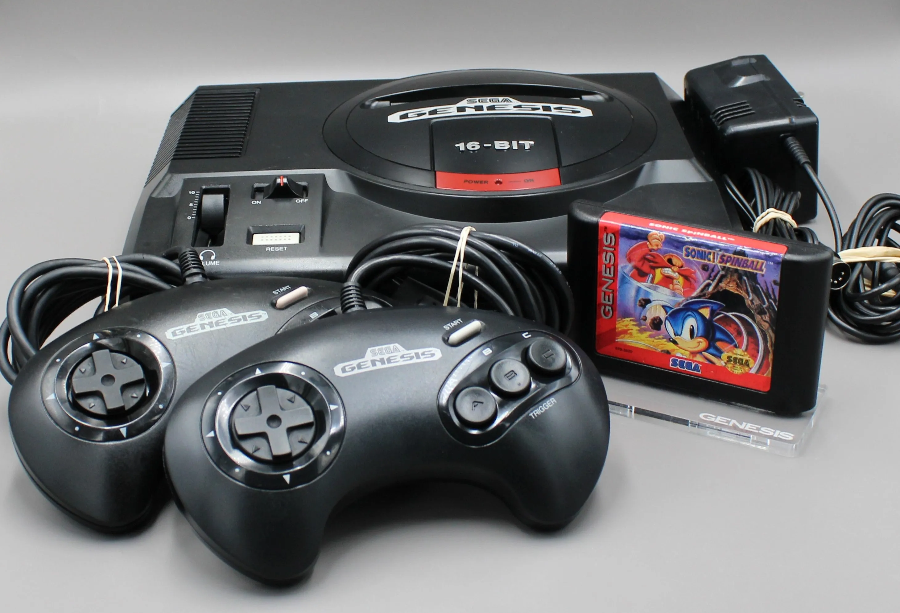 Restored, Recapped Sega Genesis Model 1 (MK-1601) w/2 OEM Controllers & Sonic!