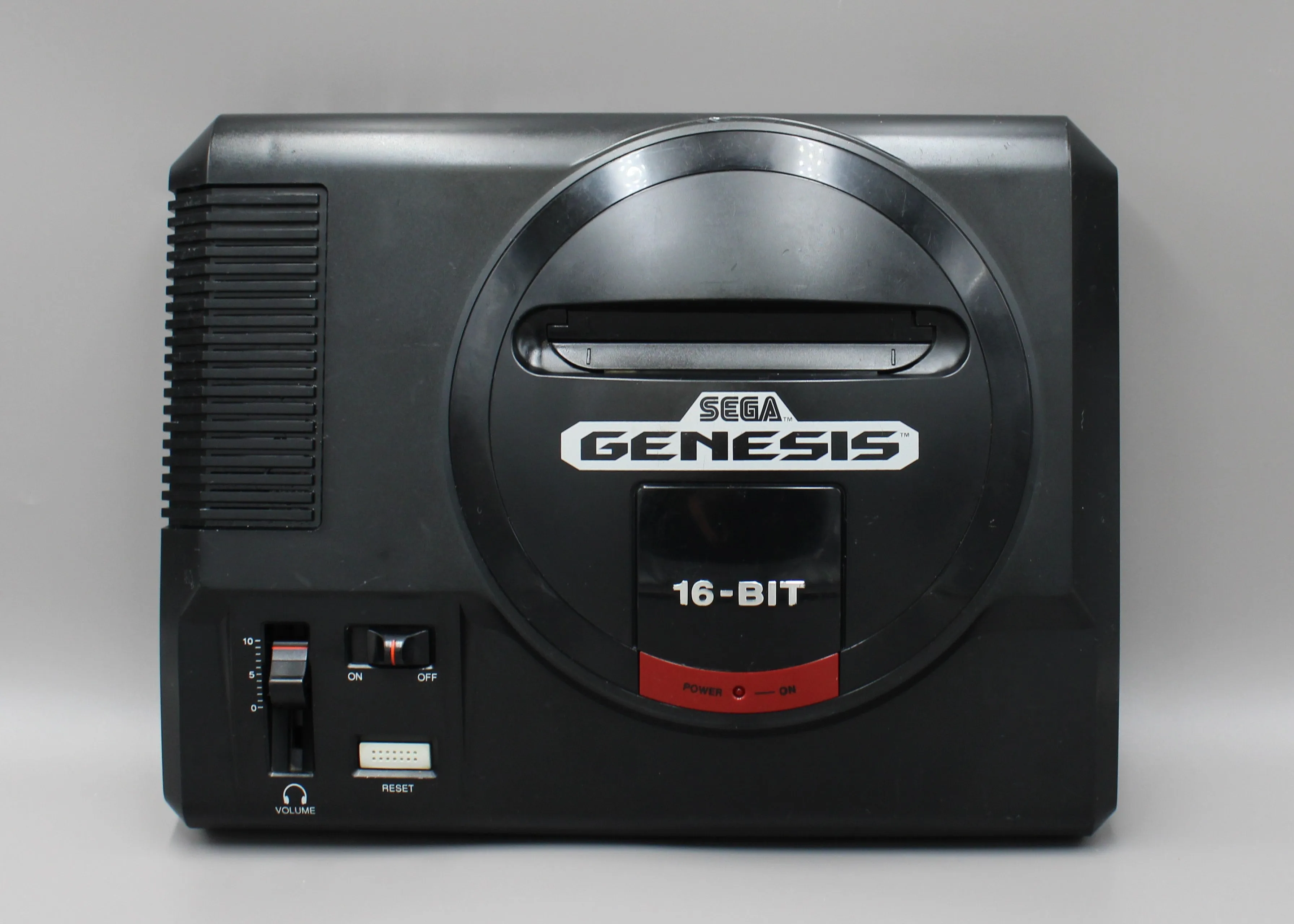 Restored, Recapped Sega Genesis Model 1 (MK-1601) w/2 OEM Controllers & Sonic!