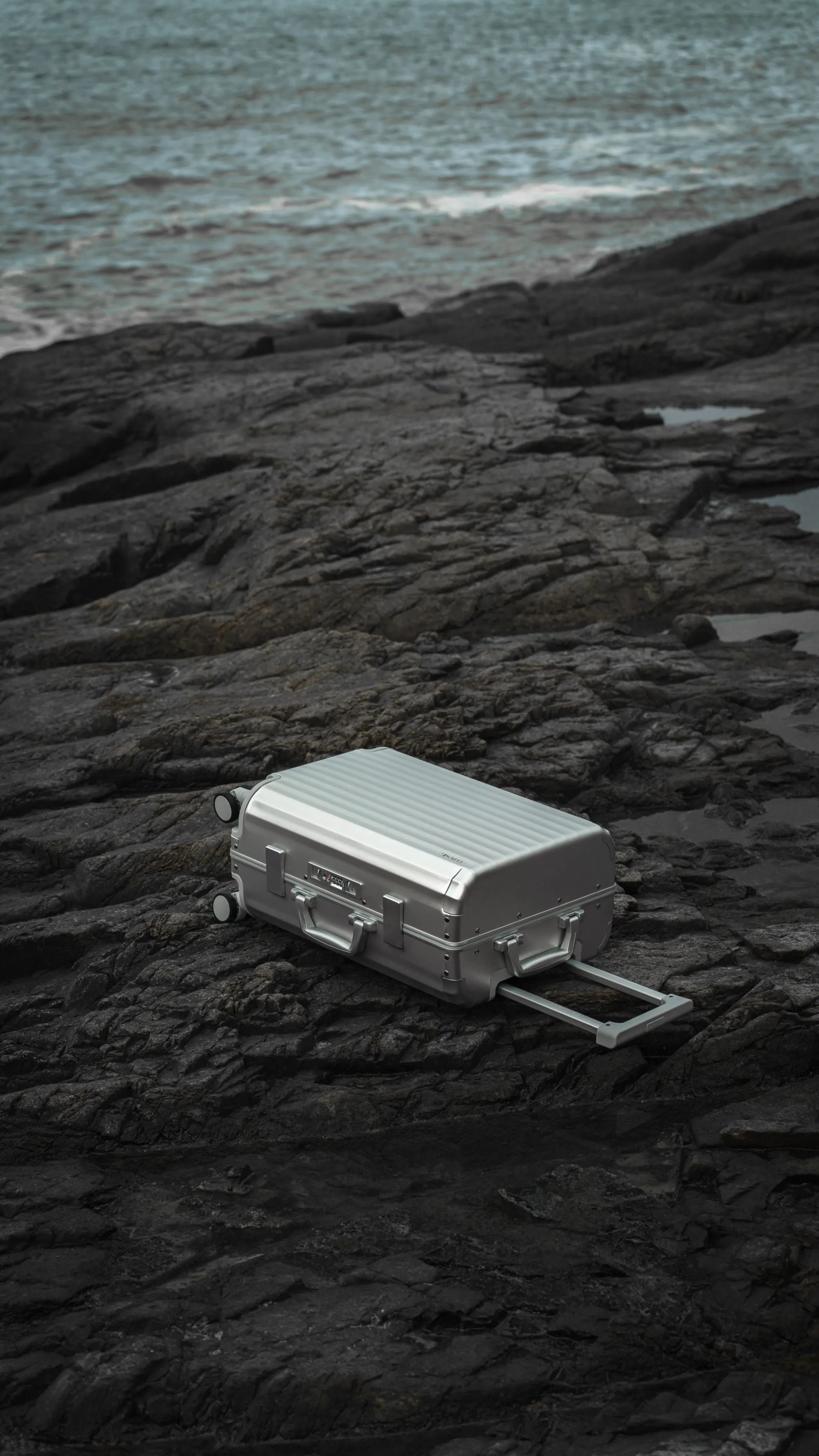 SPACE Aluminum Suitcase Silver